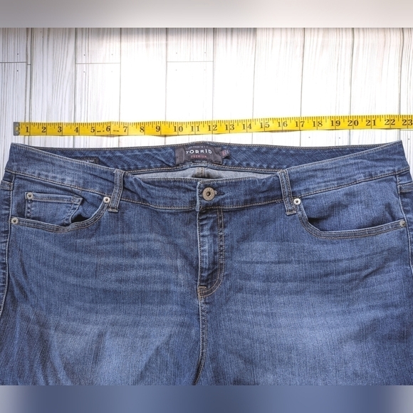 Torrid Premium Denim Ultra Skinny Jeans in Verona Blue Women's Size 26R - Picture 9 of 13